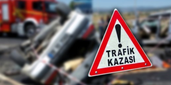 Otomobille traktör çarpıştı: 3 ölü, 1 yaralı
