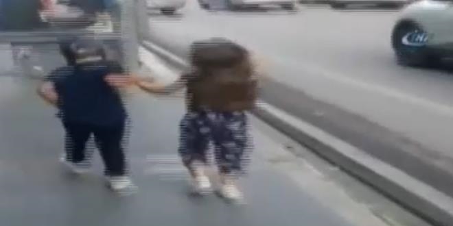 Erdoğan'ın afişini gören çocuk 'Dede' diyerek elini öptü