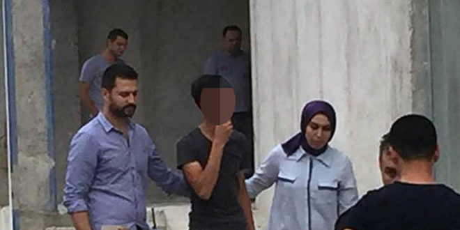 16'ncı kattan atlamak isteyen genci, polis ikna etti
