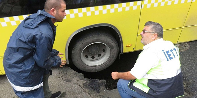 Yol ��kt�, otob�s �ukura d��t�