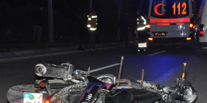 �zmir'de otomobil ile motosiklet �arp��t�: 1 �l�