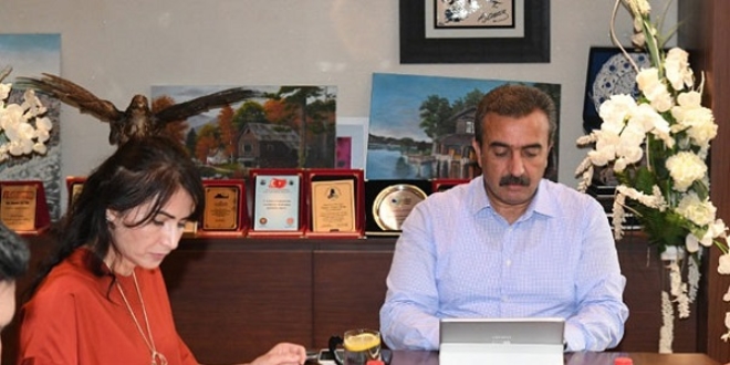 Sıcaktan bunalan Adanalı belediye başkanından yardım istedi