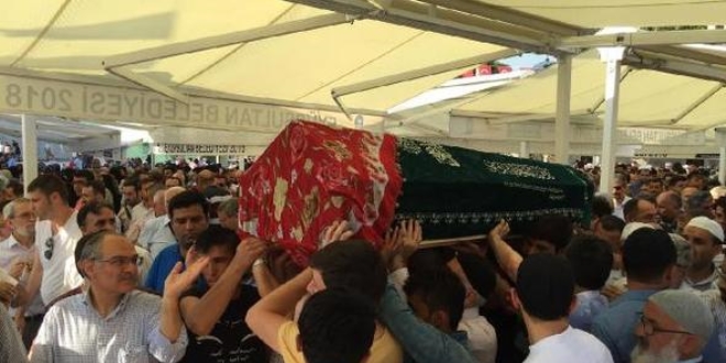 Kazada ölen üniversite öğrencisi toprağa verildi