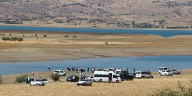 Diyarbakır'da baraj gölünde boğulan 4 kişi toprağa verildi