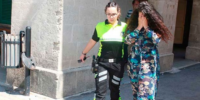 Kendisine tokat atan sevgilisini bıçakladı