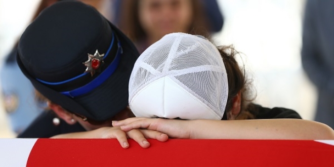 Şehit polis memuru Şahin son yolculuğuna uğurlandı