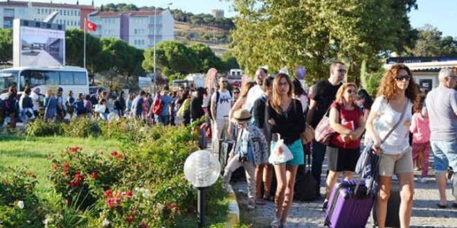Ayvalk'tan Yunanistan'a vize bavurularna ilgi artt