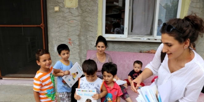 Edirneli çocukların yüzü tatil kitabıyla güldü