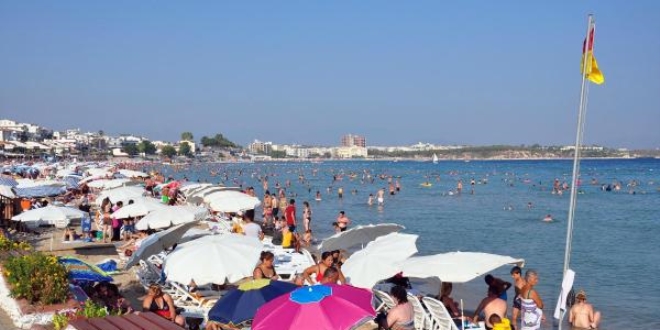 Didim'de sıcak hava sahilleri doldurdu