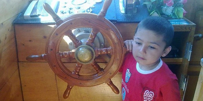 11 yaşındaki çocuk televizyon izlerken başından vuruldu