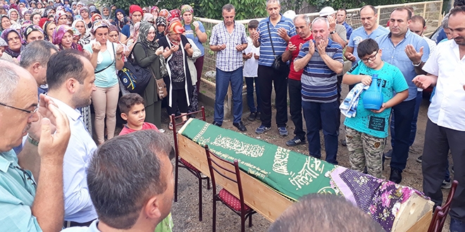 Tren kazasında hayatını kaybeden kadın toprağa verildi