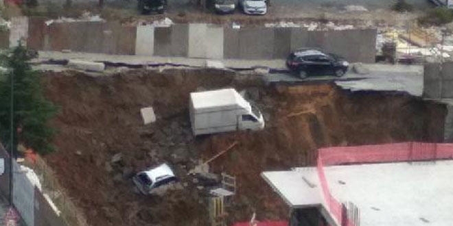 İstinat duvarı çöktü, 2 otomobil, 1 kamyon yuvarlandı