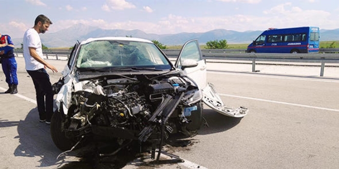 Afyonkarahisar'da iki otomobil çarpıştı: 7 yaralı