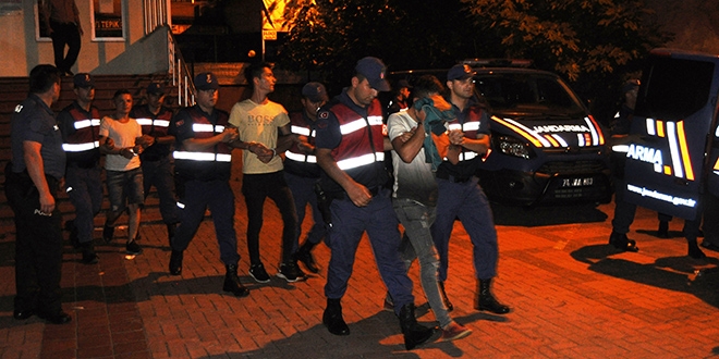 Sahte altınla dolandırıcılık şüphelisi 7 kişi tutuklandı