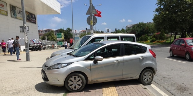 Engelli yollarına araç park edenlere ceza