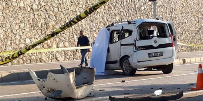 Hafif ticari araç duvar ile bariyerlere çarptı: 1 ölü, 1 yaralı