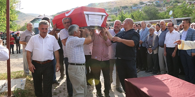 Eski milletvekili Göksel, Niğde'de toprağa verildi