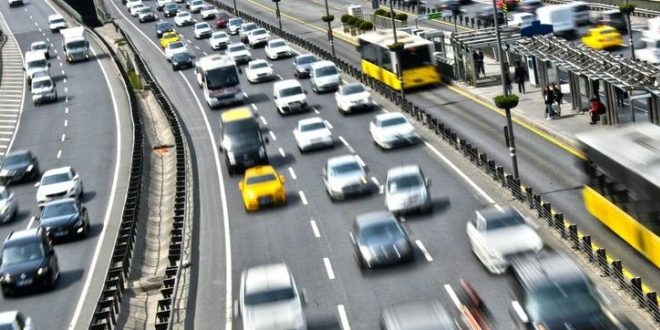 T�rkiye'de trafi�e kay�tl� ara� say�s� giderek art�yor
