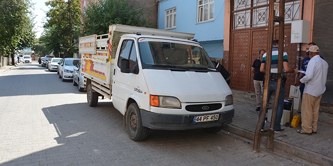 Hem çaldı hem yerini söylemek için para istedi