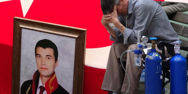 Savc�n�n babas� cenazeye b�yle getirildi!