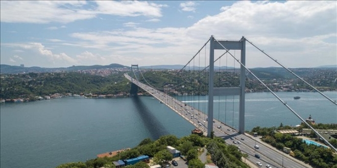 İstanbul Boğazı gemi geçişlerine açıldı