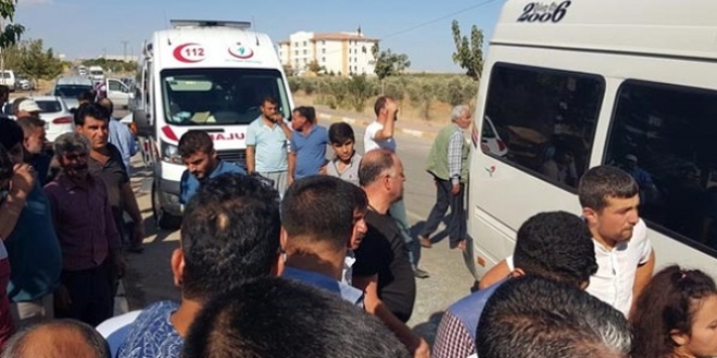 Minib�s ile kamyon �arp��t�: �ok say�da yaral� var