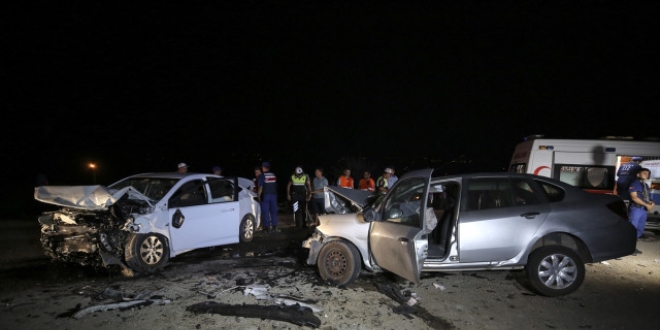 Muğla'da iki otomobil çarpıştı: 2 ölü, 4 yaralı