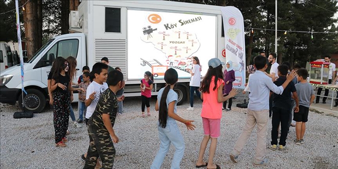 'Köy Sineması' çocuklar için perde açıyor