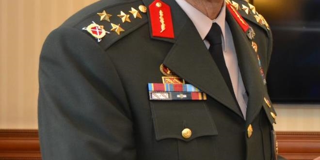 İşte görev süresi uzatılan ve emekli edilen komutanlar