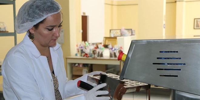 Evde ba�lad��� �ikolata �retimini imalathaneye ta��d�