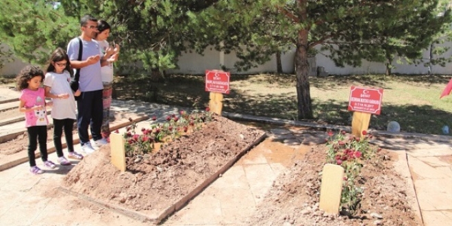 Silah arkadaşları ant içti