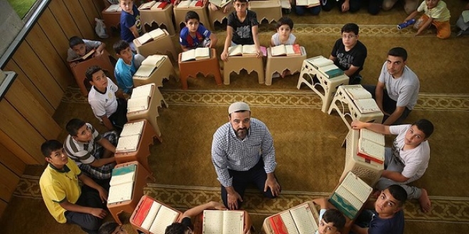 Camide imam halı sahada antrenör