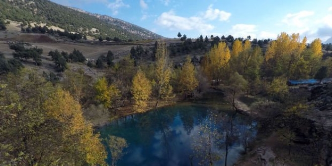'Gizemli göl' ziyaretçilerini büyülüyor