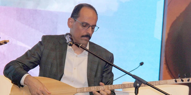 İbrahim Kalın, saz çalıp Türkü söyledi