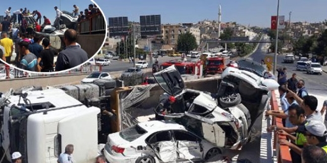 Freni boşalan kamyon ortalığı savaş alanına çevirdi