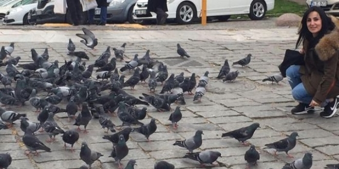 Konuşmaya gittiği akrabası gülünce, bıçaklayarak öldürdü