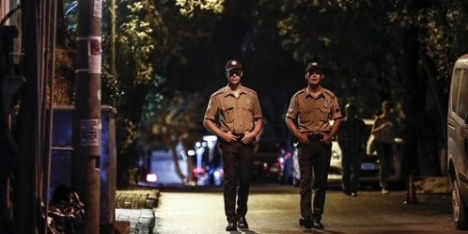 Bekçiler sokağa indi, hırsızlık ve yağma azaldı