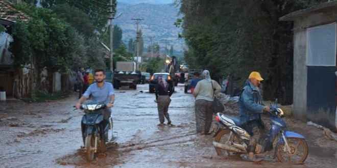Antalya'da sel tarım arazilerini vurdu