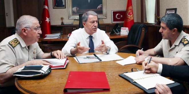 Akar, ABD Savunma Bakanı Mattis ile görüştü