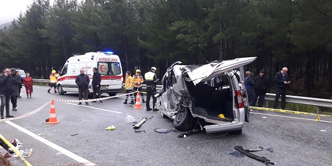 Karaman'da trafik kazası: 2 ölü, 4 yaralı