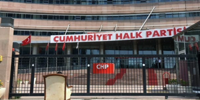 CHP Genel Merkezi nnde koltuklu eylem