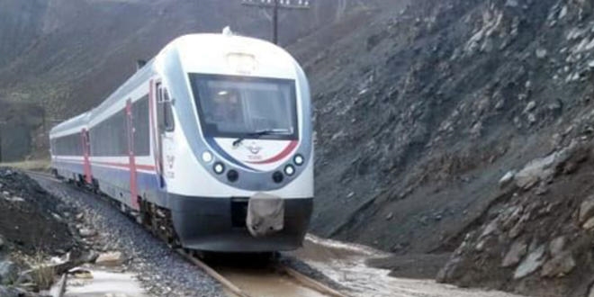 Erzincan-Sivas demir yolu ulaşıma kapandı