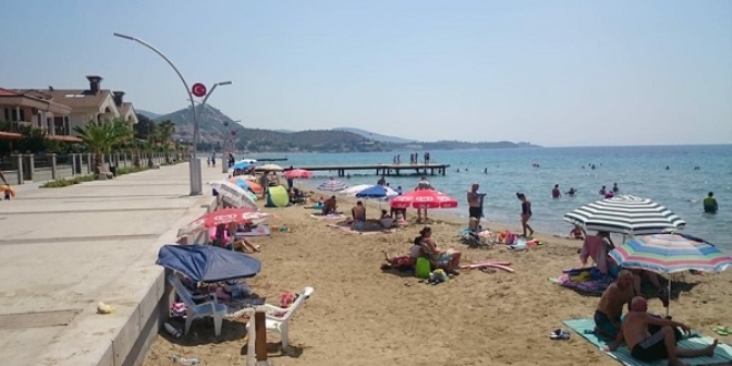 İzmir'de 43 kilometrelik şezlong operasyonu