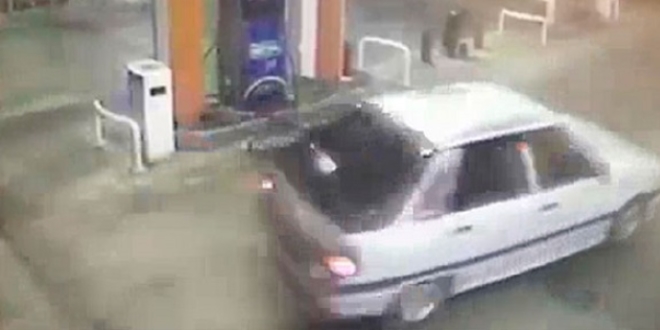 Arabadaki güneş yanığı gaspçıları ele verdi