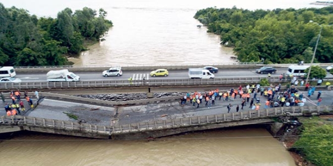 Sa�l�k Bakanl���'ndan sel ile ilgili a��klama geldi