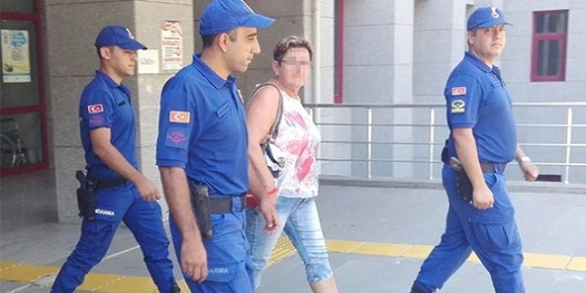 G�venlik kameralar�na tak�ld�, u�a��n merdivenlerinde g�zalt�na al�nd�