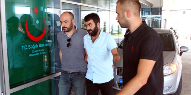 Kolları olmayan zanlı araç kullanırken yakalandı