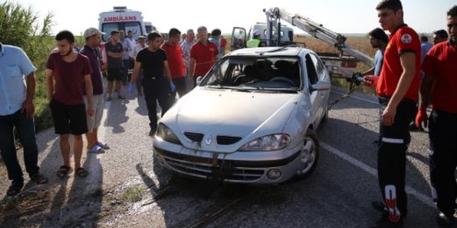 Adana'da otomobil dereye devrildi: 3 l, 1 yaral