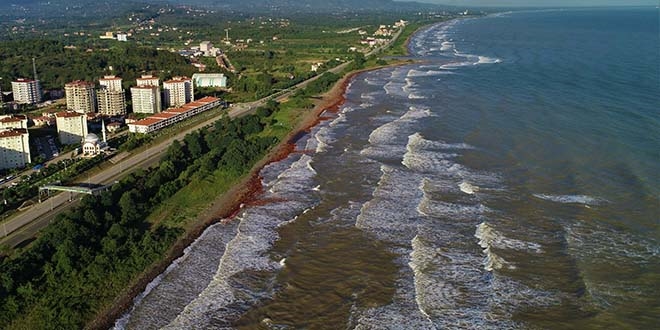Ordu sahili kızıla büründü