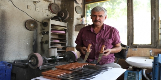 El yapımı Sivas bıçağına bayram öncesi yoğun talep